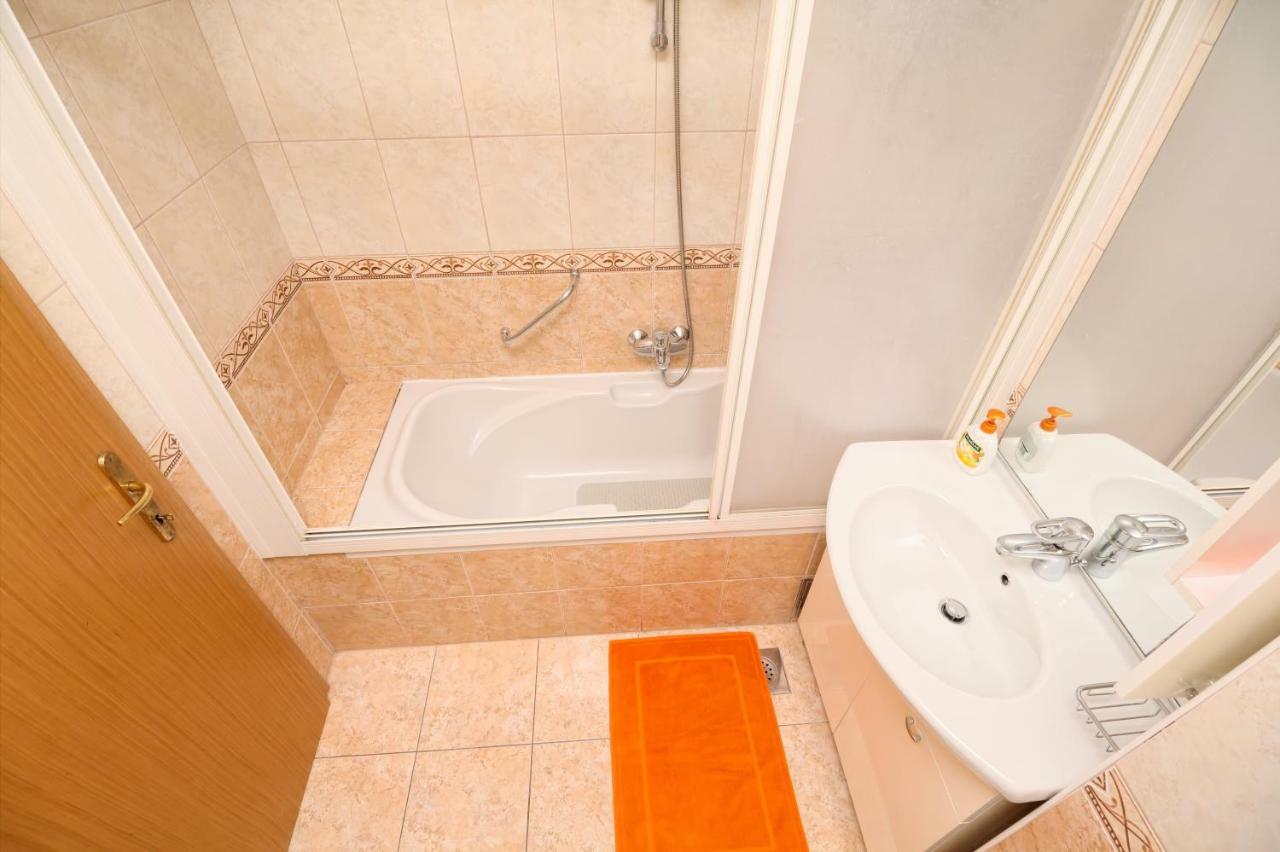 Apartman Laura Galileo Blizu Centra I Plaze Makarska Exterior photo